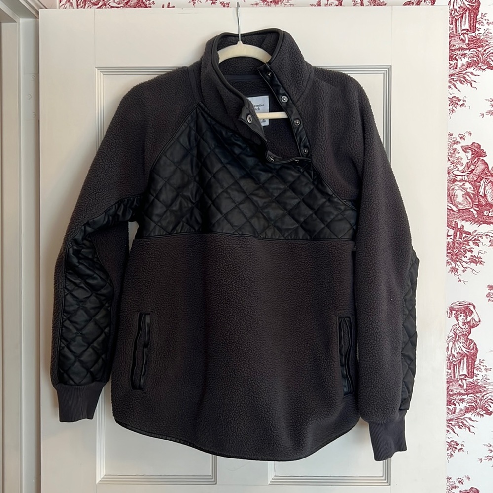 Abercrombie & Fitch Quilted Panel Fleece Pullover - Charcoal